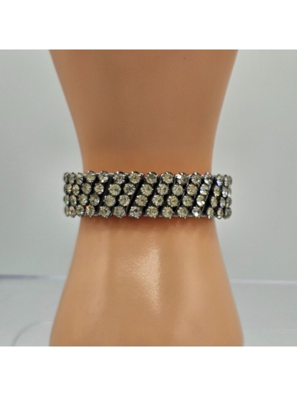 (123) Signed Japan Rhinestone Stretch Expansion Bracelet Vintage